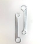 Flat ratchet wrench with curved double side for mechanical applications.